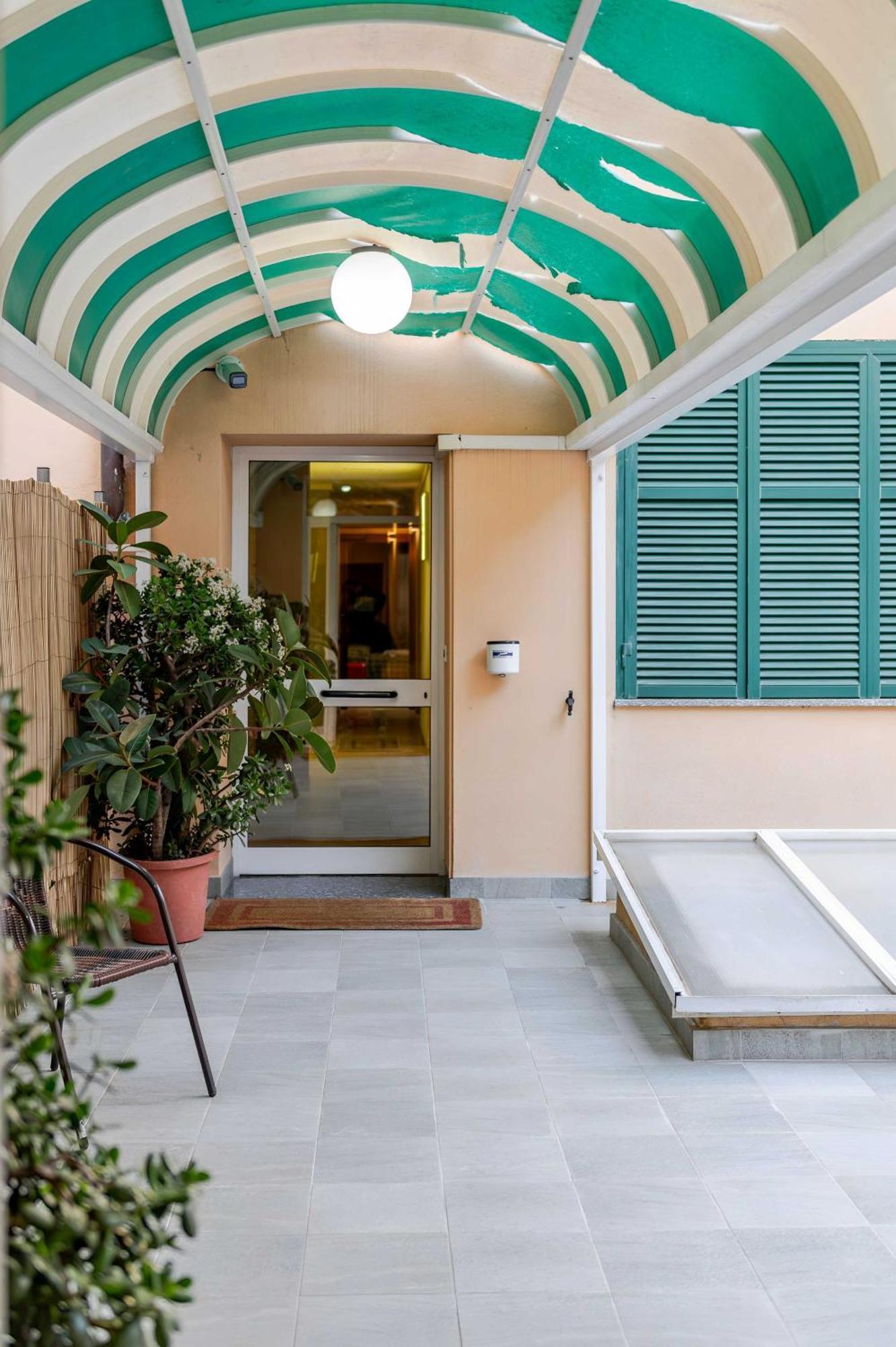 Hotel Posta - 3 Stars - Comfortable Stay In Βεντιμίλια Εξωτερικό φωτογραφία