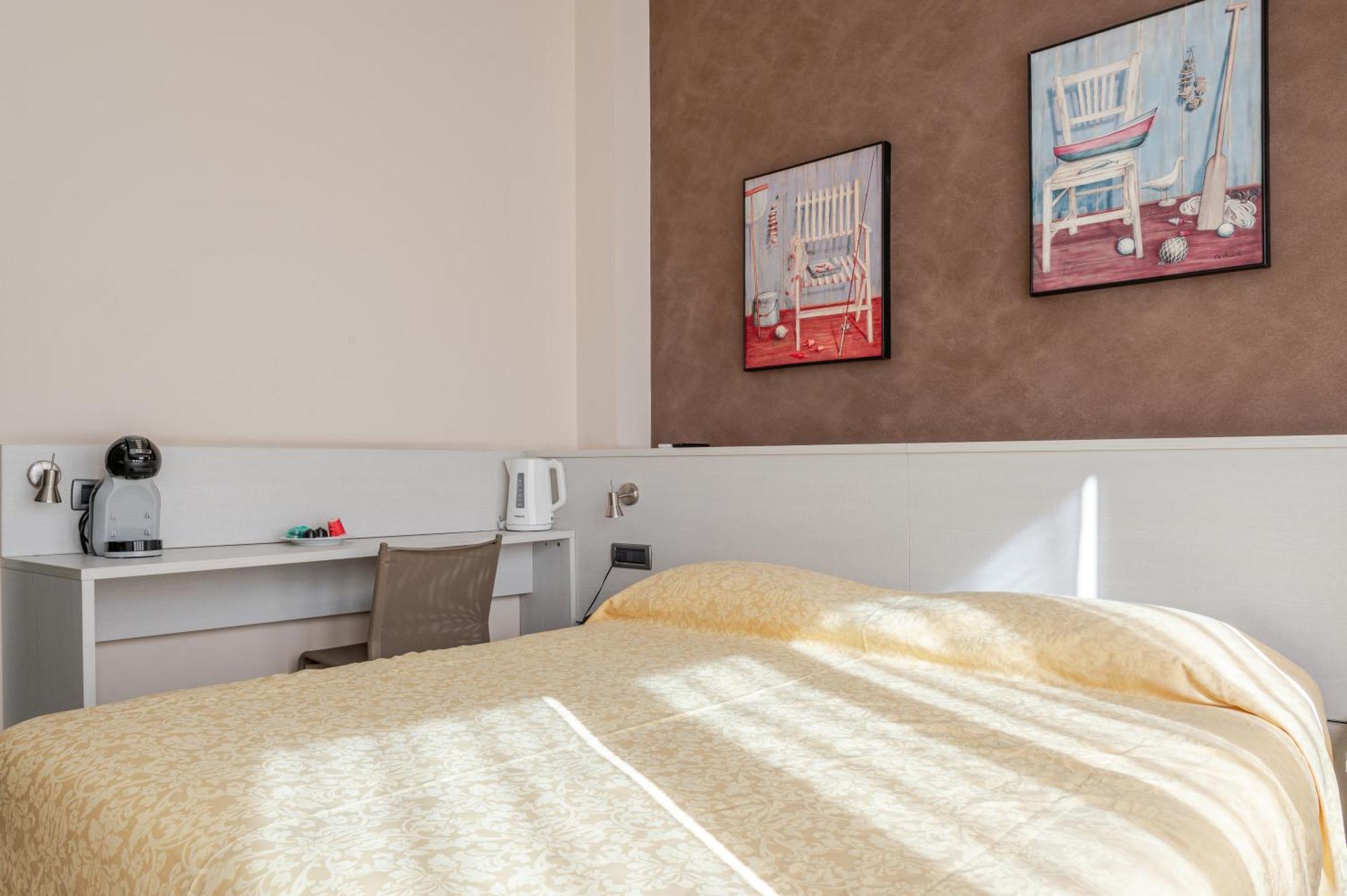 Hotel Posta - 3 Stars - Comfortable Stay In Βεντιμίλια Εξωτερικό φωτογραφία