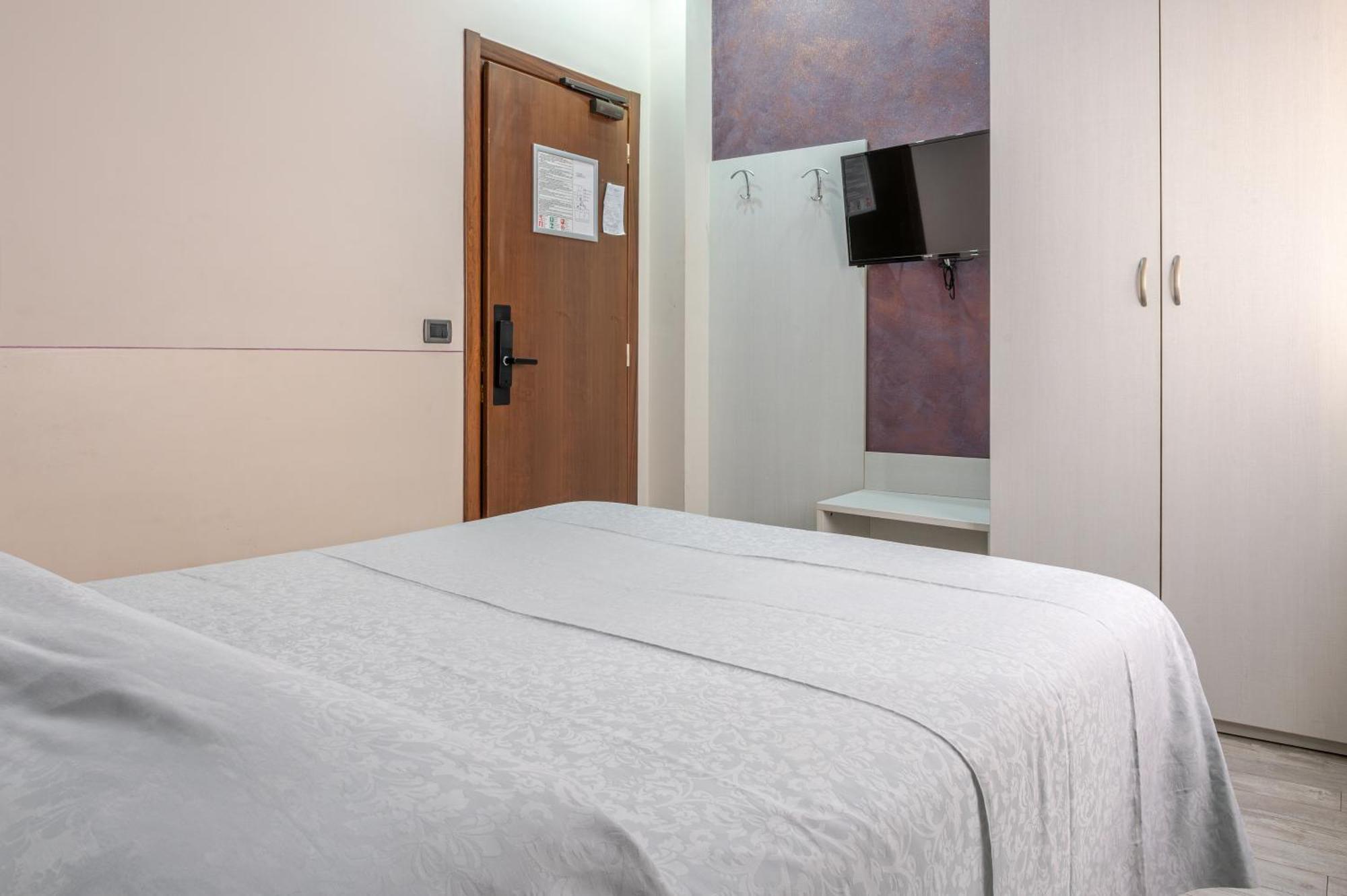 Hotel Posta - 3 Stars - Comfortable Stay In Βεντιμίλια Εξωτερικό φωτογραφία